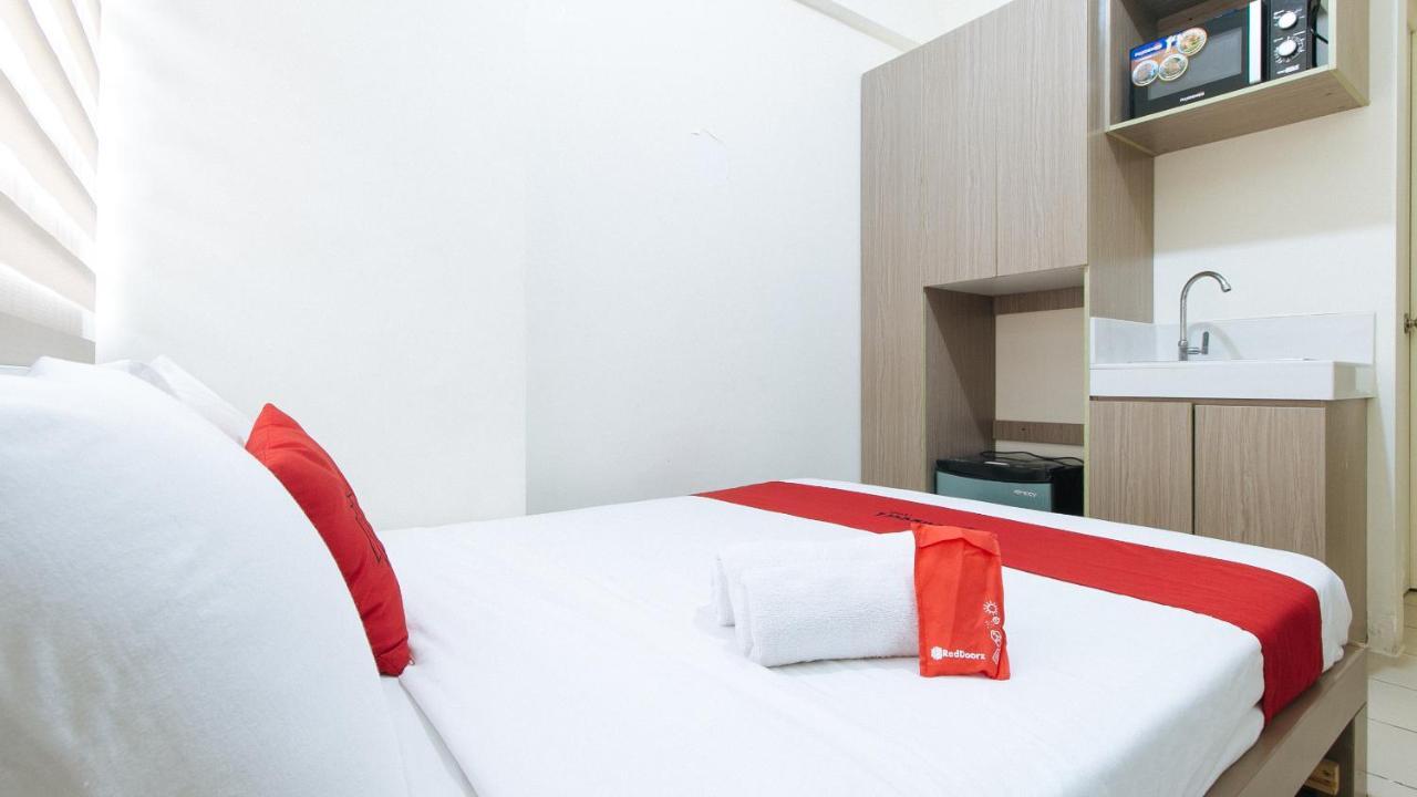 Reddoorz Plus @ Urban Deca Tower Edsa 2 Mandaluyong Екстер'єр фото